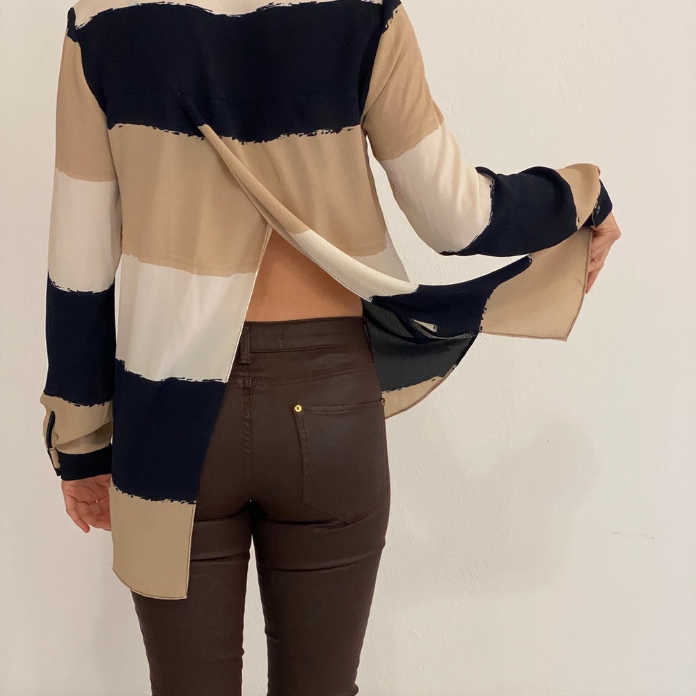 Blousy top // super lightweight // elegant yet casual //monochromatic